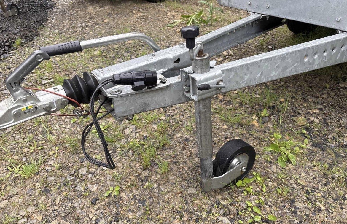Anhänger Blyss K270 Planenaufbau zGG 2700kg (Gesamtgewicht 300Kg) MwSt. Ausweisbar bei EA Automobile Schwalbach