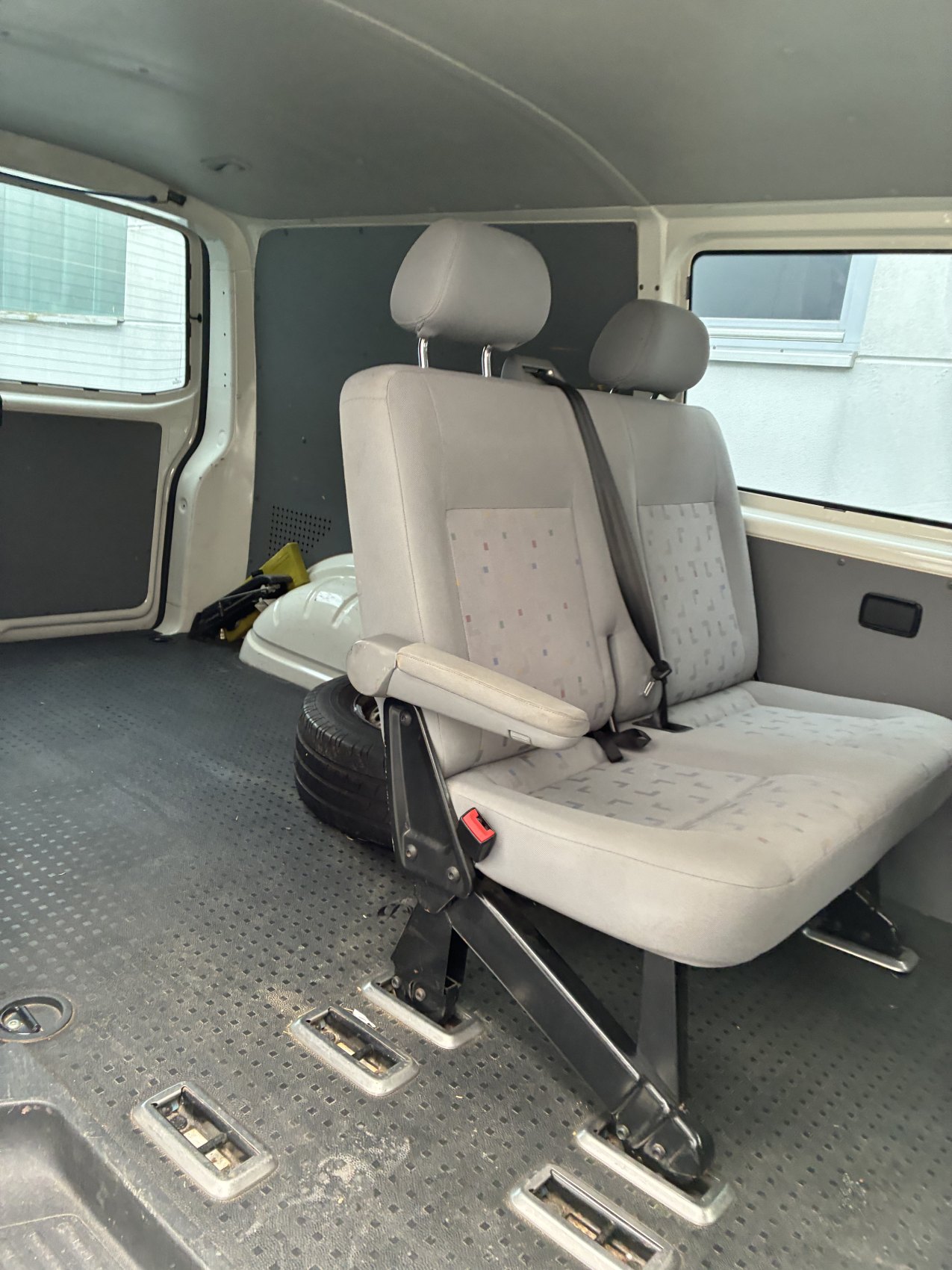 VW Transporter T5 Kombi lang 2.5 TDI | LKW Zulassung | 1. Hand bei EA Automobile Schwalbach
