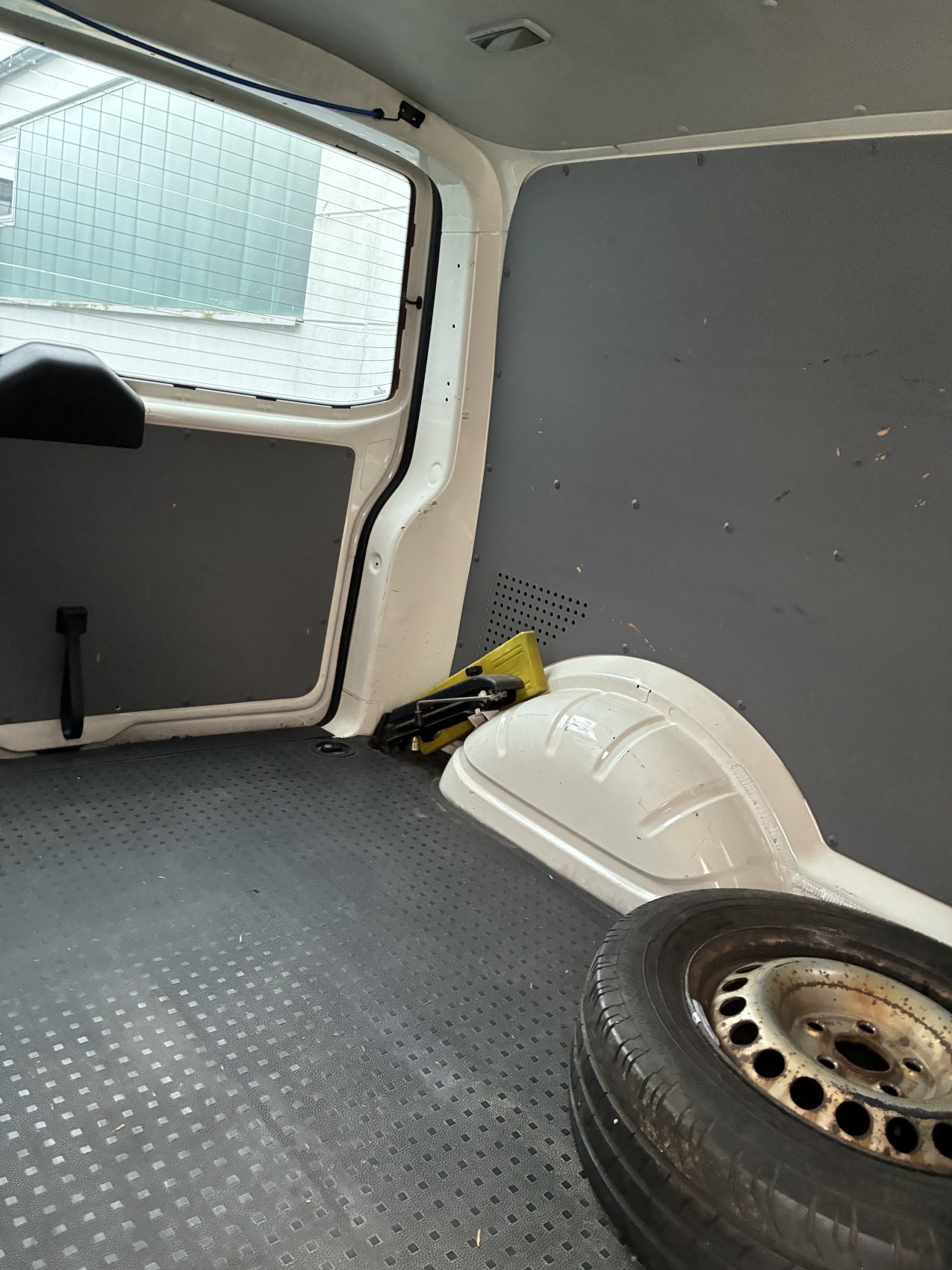 VW Transporter T5 Kombi lang 2.5 TDI | LKW Zulassung | 1. Hand bei EA Automobile Schwalbach