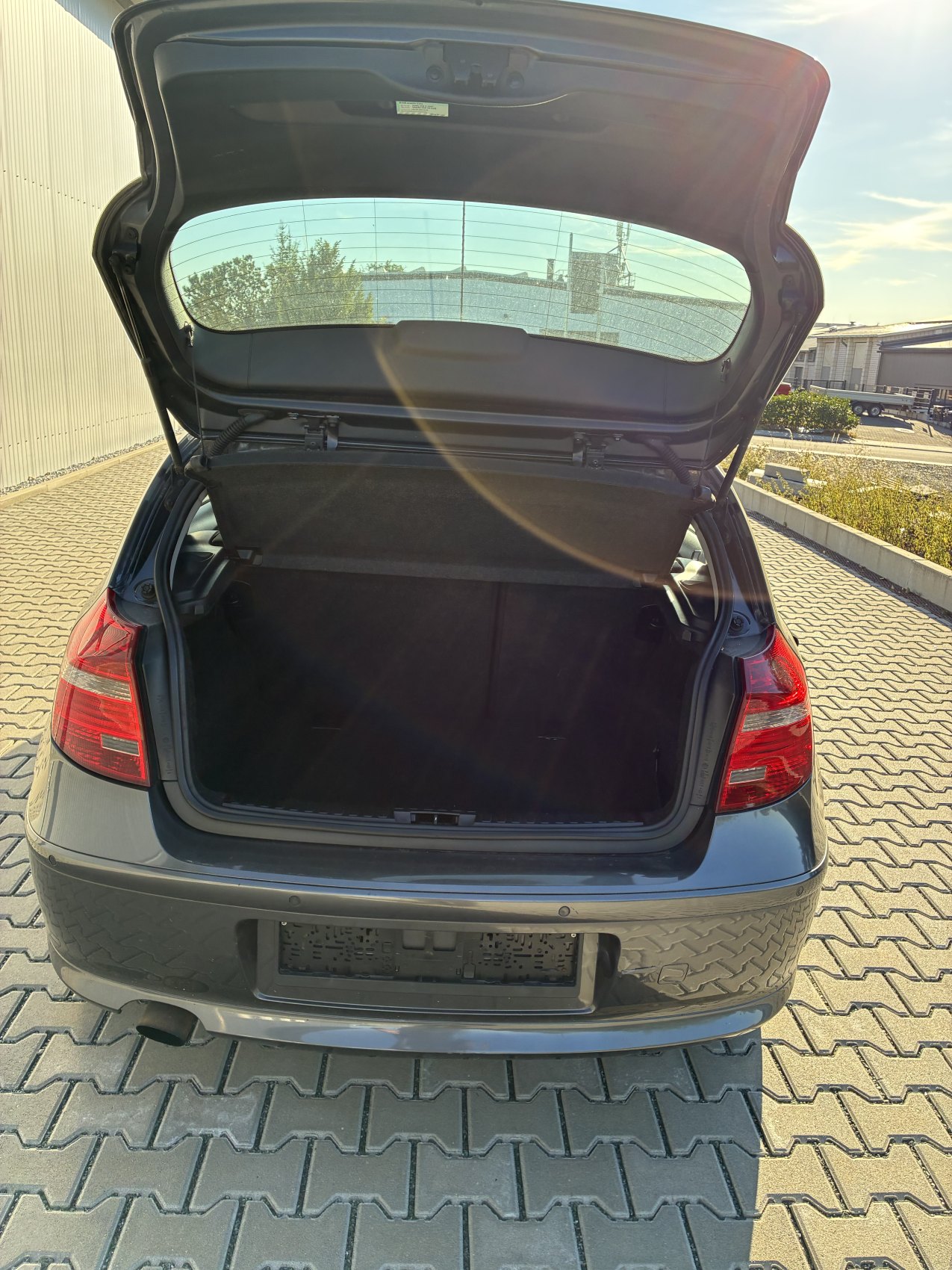 BMW 118d | 143 PS | M Packet| Navi | PDC | Klimaautomatik | TÜV bei EA Automobile Schwalbach