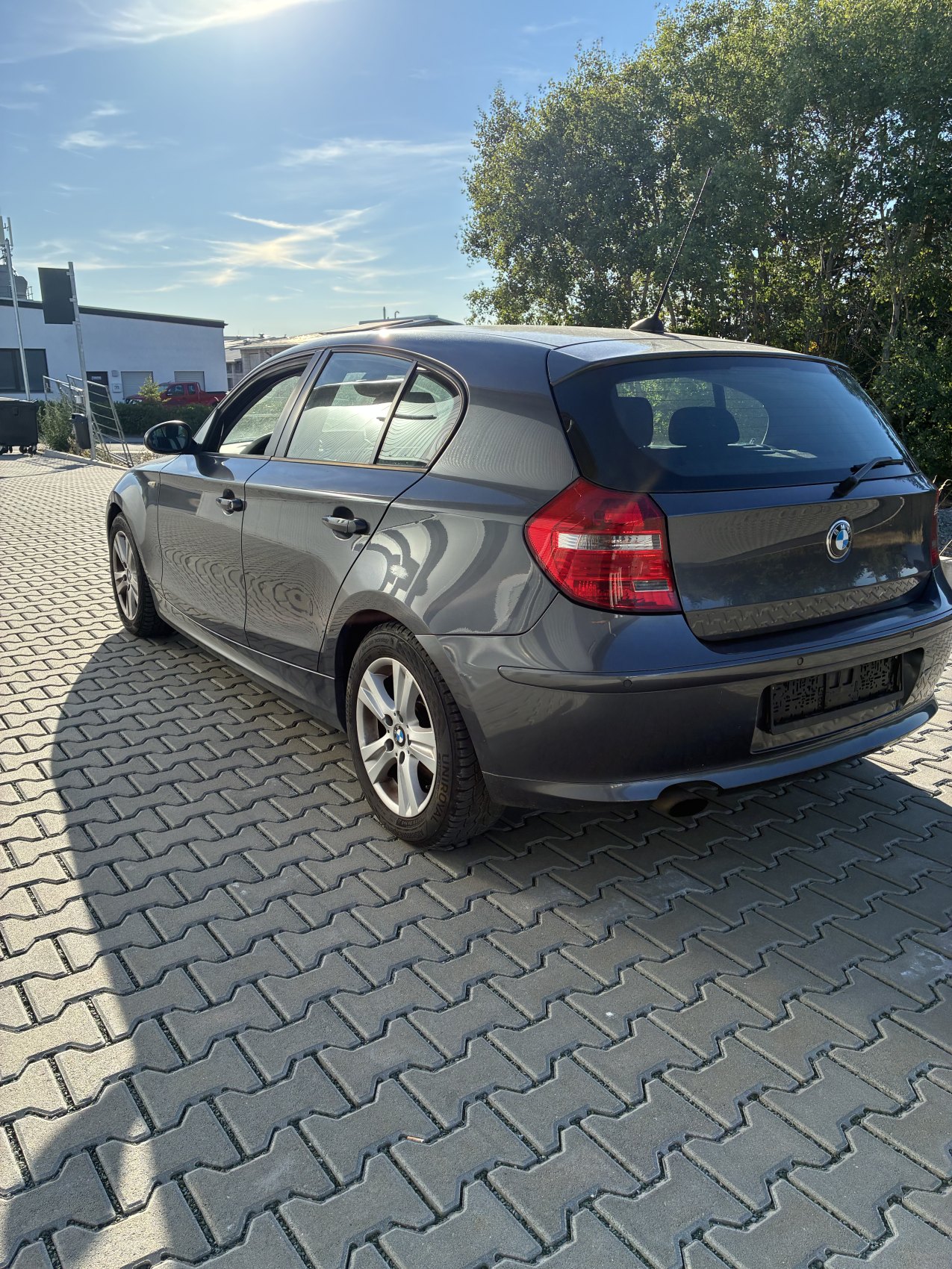 BMW 118d | 143 PS | M Packet| Navi | PDC | Klimaautomatik | TÜV bei EA Automobile Schwalbach