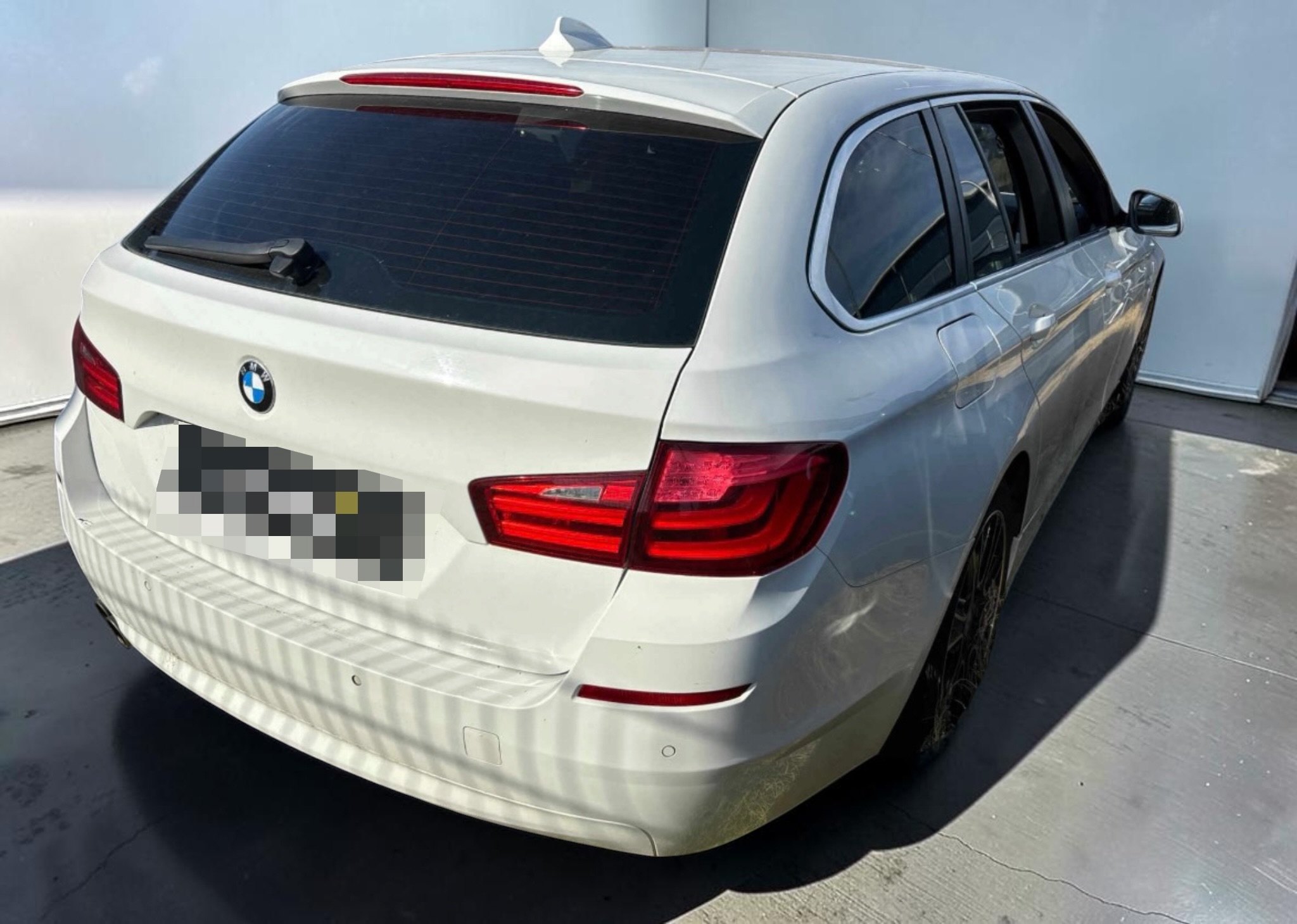 BMW 520d Touring Automatik | Navi | AHK | PDC | TÜV Neu bei EA Automobile Schwalbach