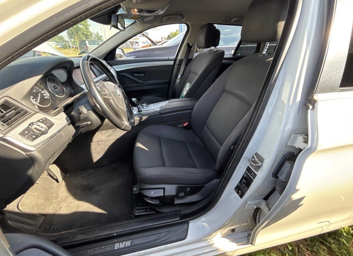 BMW 520d Touring Automatik | Navi | AHK | PDC | TÜV Neu bei EA Automobile Schwalbach