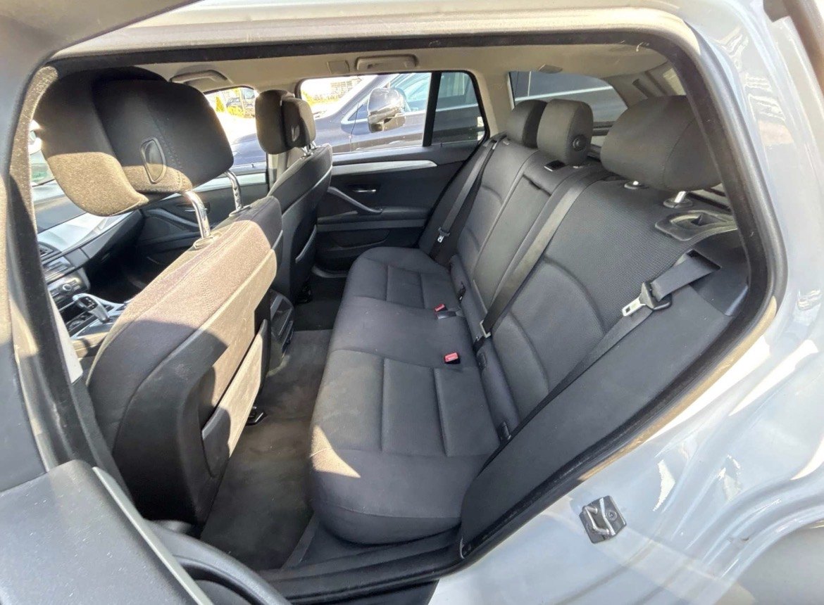 BMW 520d Touring Automatik | Navi | AHK | PDC | TÜV Neu bei EA Automobile Schwalbach
